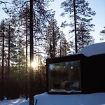 فندق Arctic Skylight Äkäslompolo