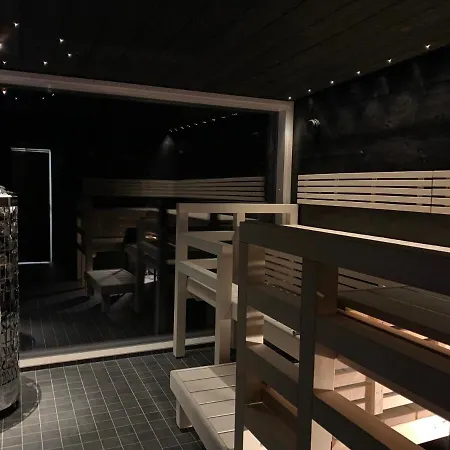 Arctic Skylight Hotel 2*